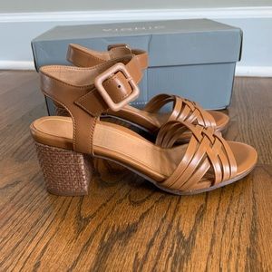 New in Box Vionic Orthopedic Peony Tan Ankle Strap Block Heels Sz 6.5